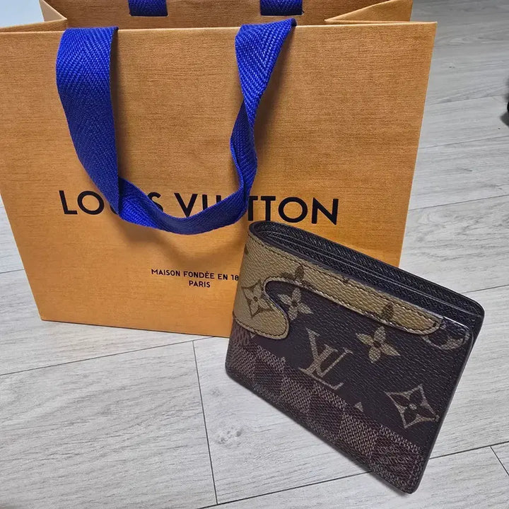 [BUNJANG] Louis Vuitton Limited Edition Bifold Wallet / 루이비통 한정판 반지갑 초민트급