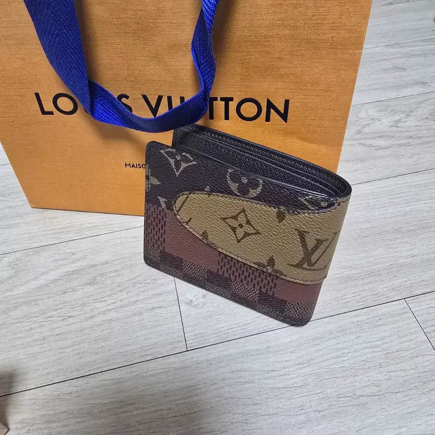 [BUNJANG] Louis Vuitton Limited Edition Bifold Wallet / 루이비통 한정판 반지갑 초민트급