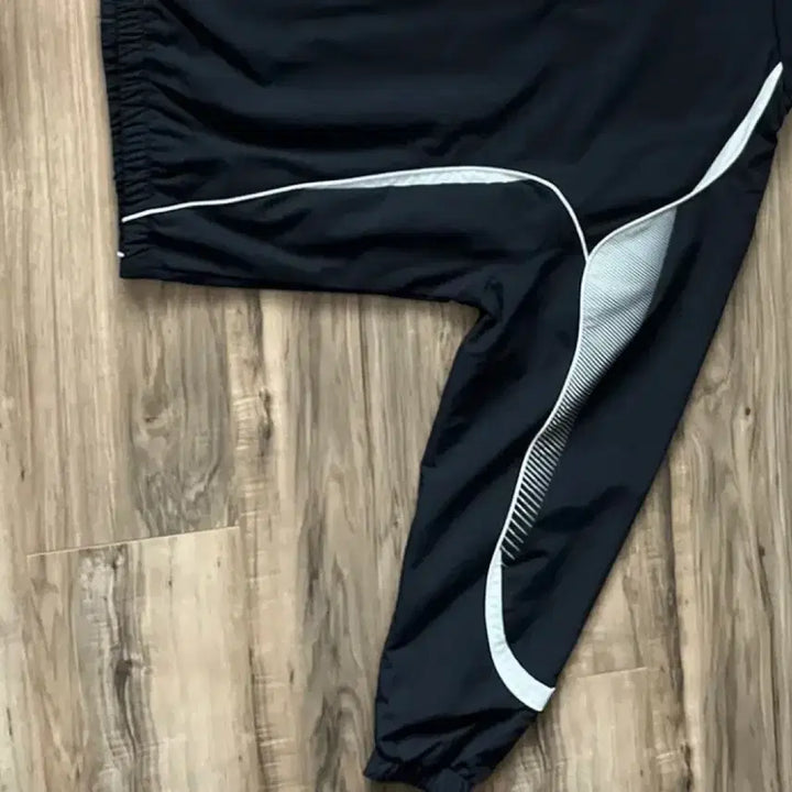 [BUNJANG] Supreme x Umbro Track Jacket Black / 슈프림 x 엄브로 트랙 자켓 블랙 - 22SS