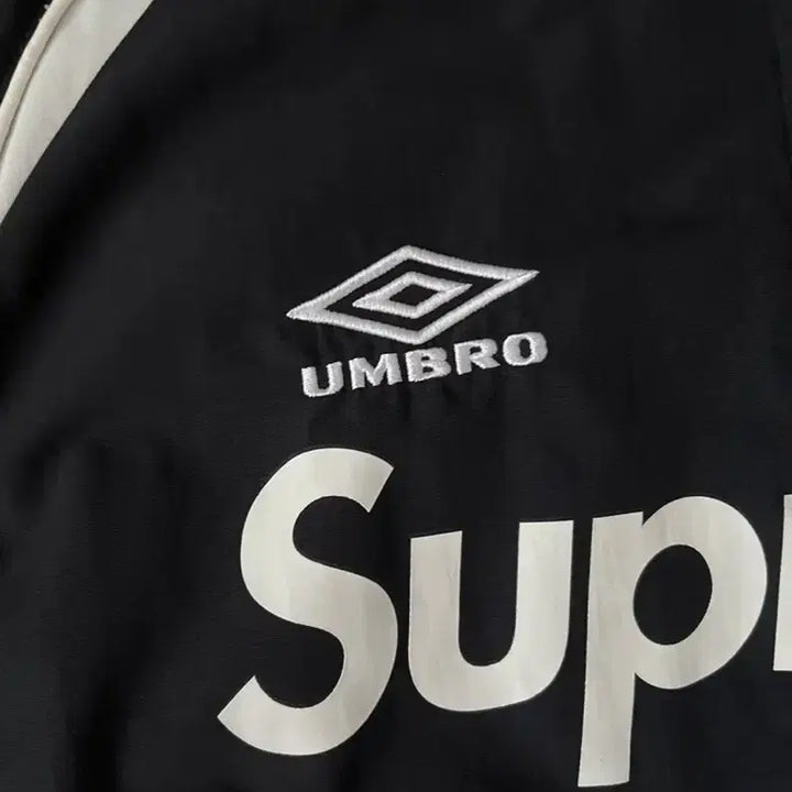 [BUNJANG] Supreme x Umbro Track Jacket Black / 슈프림 x 엄브로 트랙 자켓 블랙 - 22SS