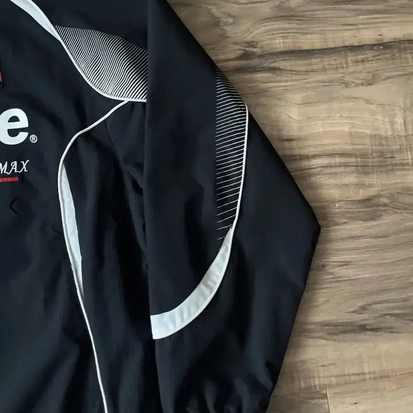 [BUNJANG] Supreme x Umbro Track Jacket Black / 슈프림 x 엄브로 트랙 자켓 블랙 - 22SS