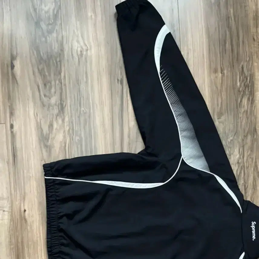 [BUNJANG] Supreme x Umbro Track Jacket Black / 슈프림 x 엄브로 트랙 자켓 블랙 - 22SS