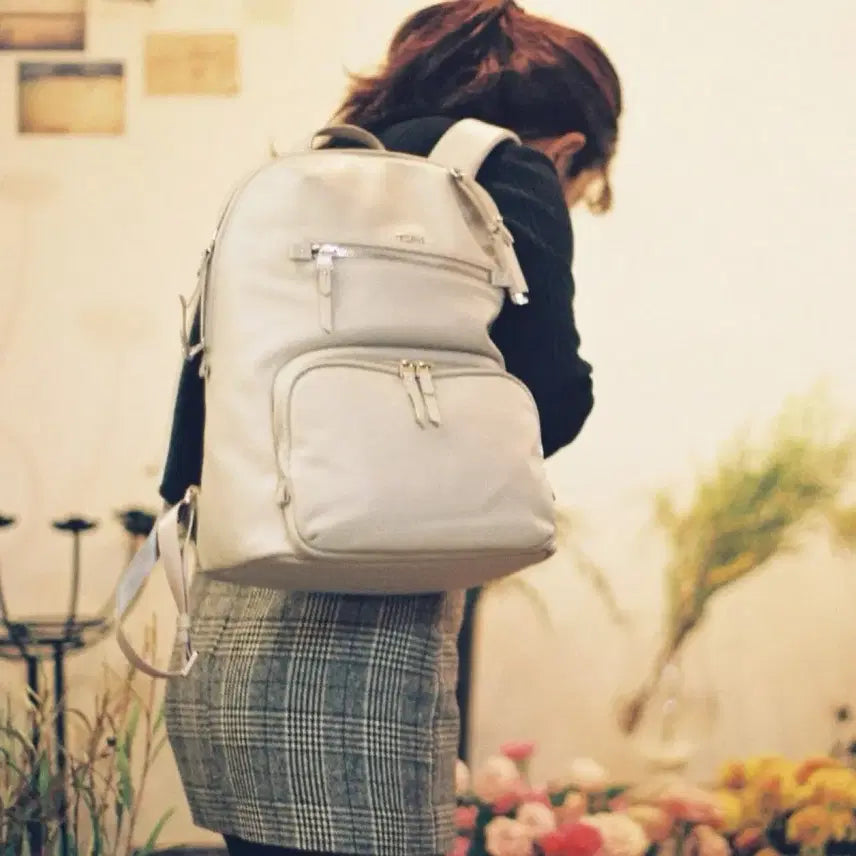 [BUNJANG] Tumi Ivory Leather Backpack / 투미 여성 아이보리 가죽 백팩