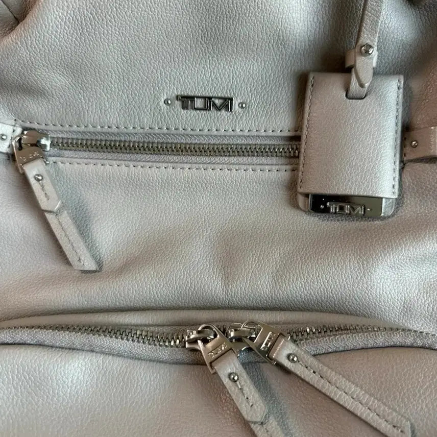 [BUNJANG] Tumi Ivory Leather Backpack / 투미 여성 아이보리 가죽 백팩