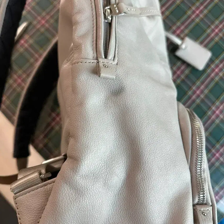 [BUNJANG] Tumi Ivory Leather Backpack / 투미 여성 아이보리 가죽 백팩