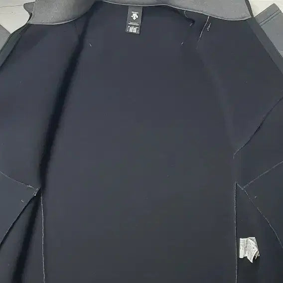 [BUNJANG] Descente Training Jersey Gray 110 (Used) / 데상트 정품(얇은기모) 트레이닝져지 110호(58X72cm)드라이완료!