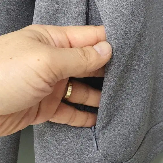 [BUNJANG] Descente Training Jersey Gray 110 (Used) / 데상트 정품(얇은기모) 트레이닝져지 110호(58X72cm)드라이완료!