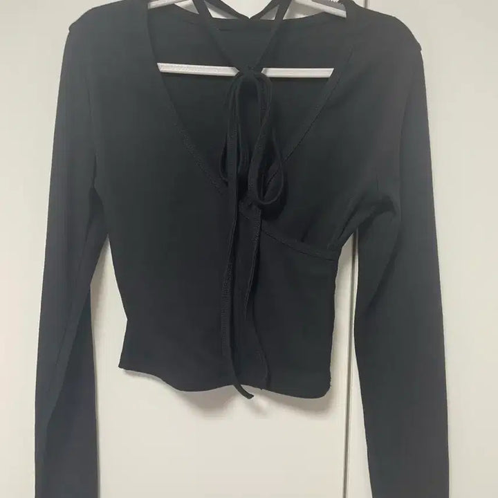 [BUNJANG] Hiniqu Ribbon Strap Crop Top / 새제품) 히니크 리본스트랩 크롭티