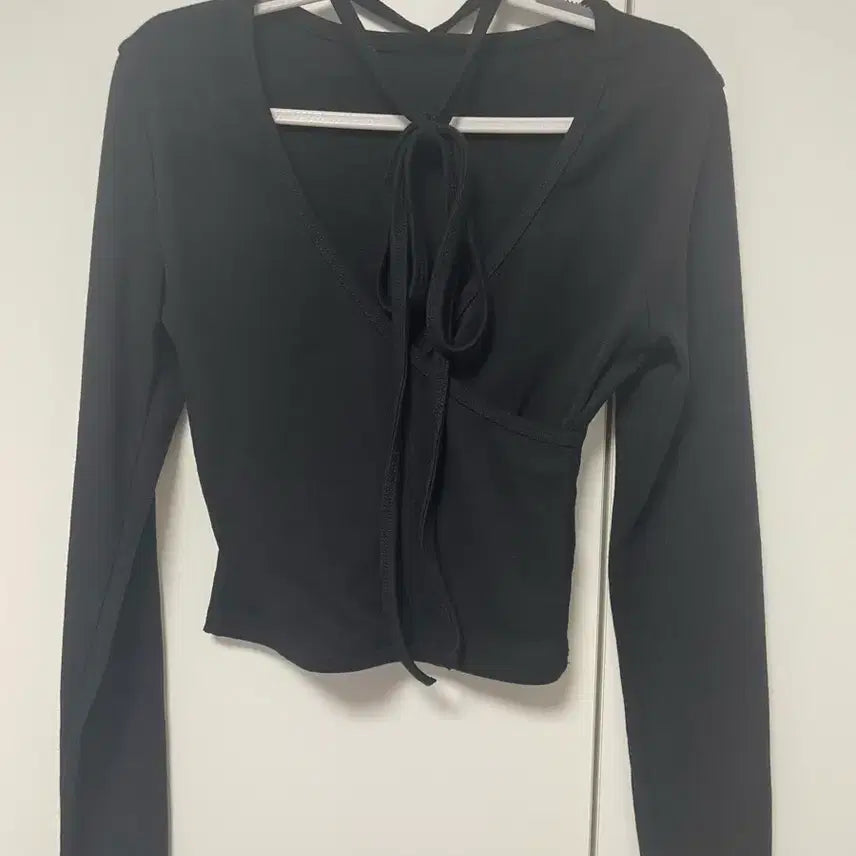 [BUNJANG] Hiniqu Ribbon Strap Crop Top / 새제품) 히니크 리본스트랩 크롭티