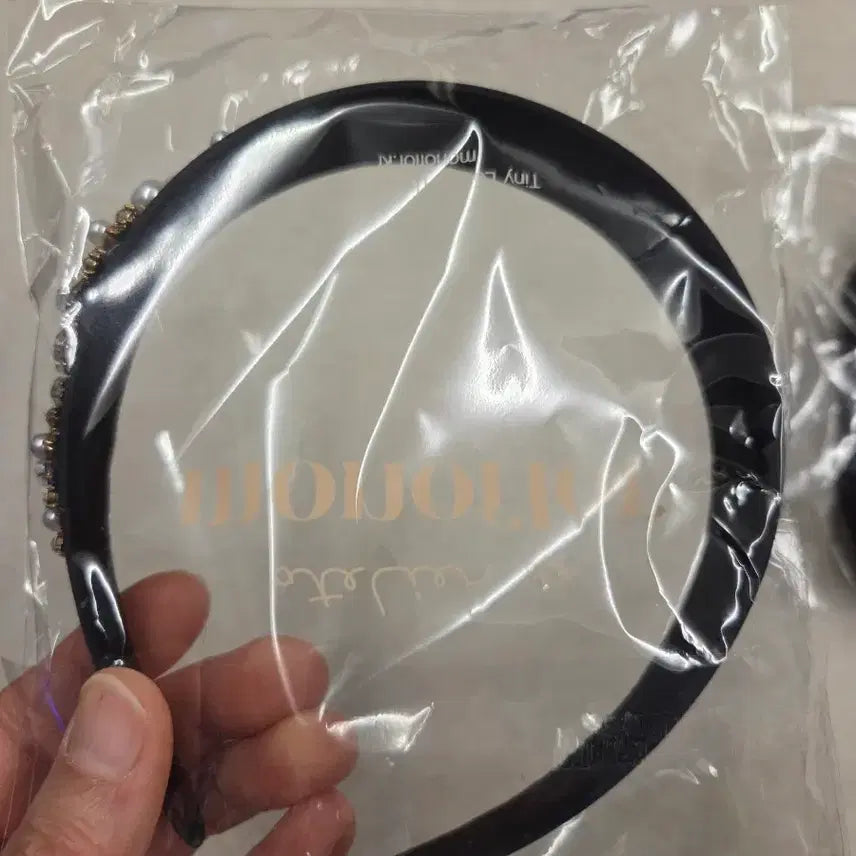 [BUNJANG] Black Beaded Headband and Scrunchie Bundle Set / 비즈 헤어밴드와 곱창 머리끈 2개 일괄 판매(미착용 새제품)