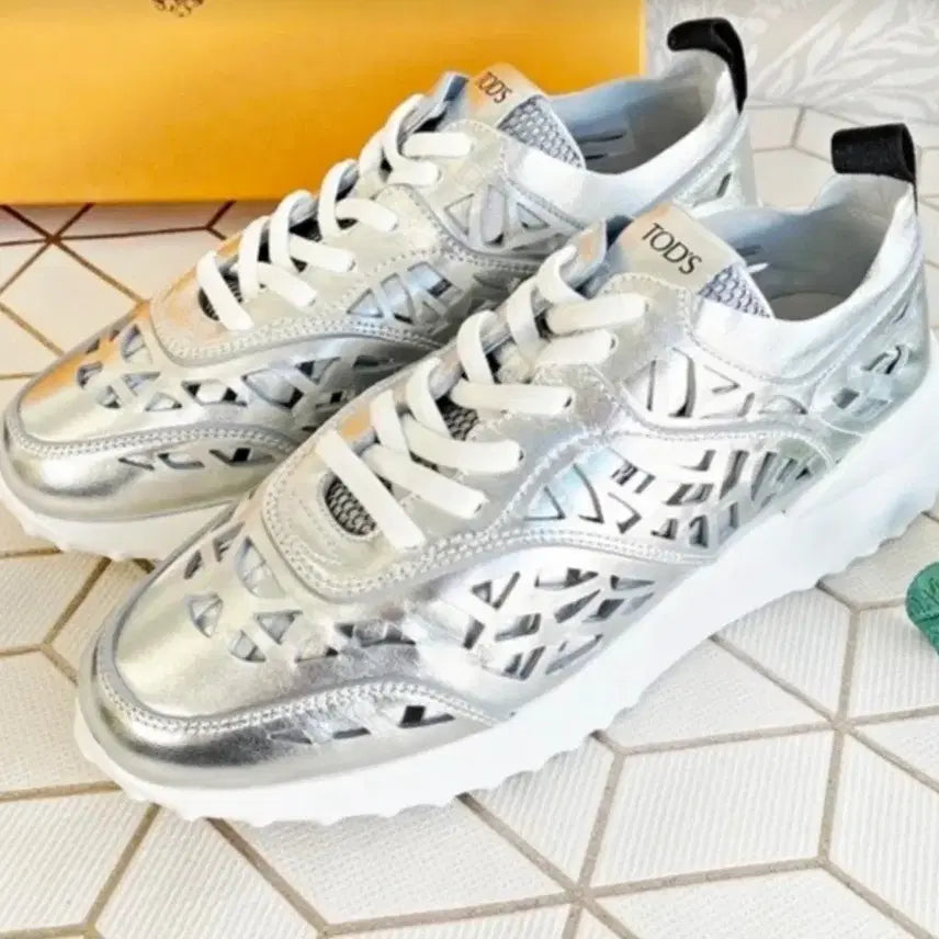 [BUNJANG] TOD'S Silver Cutout Sneakers / (정품)TOD'S 토즈 실버 컷아웃 스니커즈 36