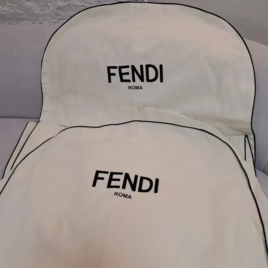 [BUNJANG] 2장 일괄[ FENDI] 펜디수트 ,자켓케이스,원피스 옷커버 / 2장 일괄[ FENDI] 펜디수트 ,자켓케이스,원피스 옷커버