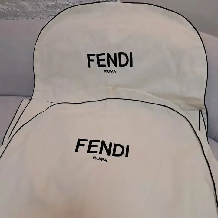 [BUNJANG] 2장 일괄[ FENDI] 펜디수트 ,자켓케이스,원피스 옷커버 / 2장 일괄[ FENDI] 펜디수트 ,자켓케이스,원피스 옷커버