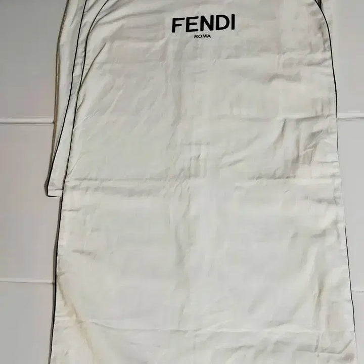 [BUNJANG] 2장 일괄[ FENDI] 펜디수트 ,자켓케이스,원피스 옷커버 / 2장 일괄[ FENDI] 펜디수트 ,자켓케이스,원피스 옷커버