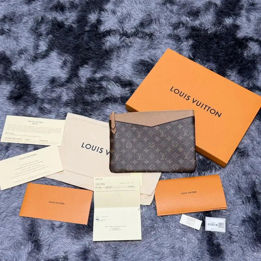 [BUNJANG] Louis Vuitton Daily Pouch Monogram Canvas Sesame / [새상품급] 루이비통 모노그램 데일리 파우치 캔버스 세서미 풀구성