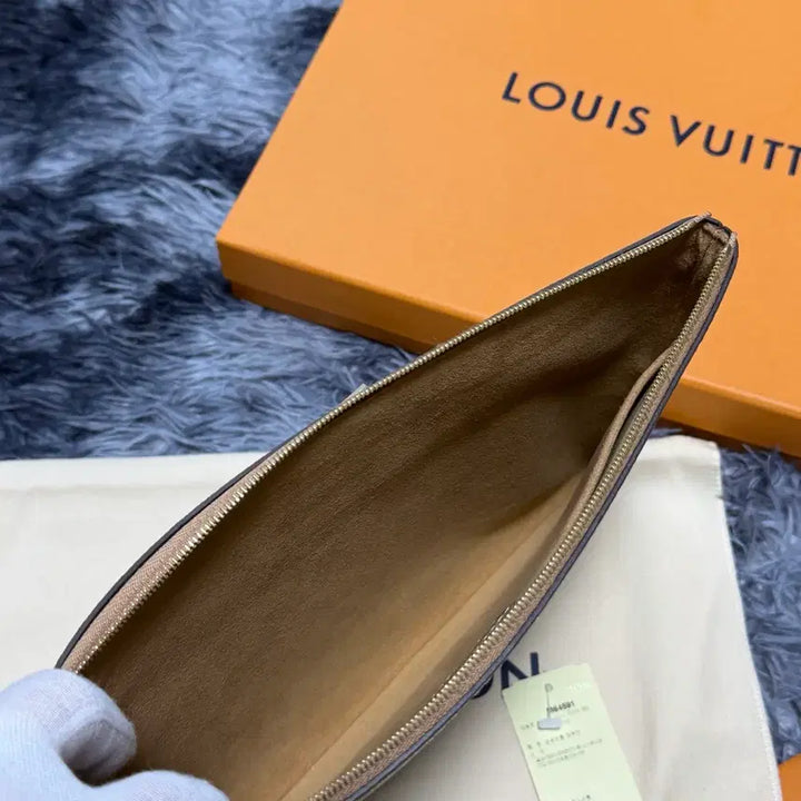 [BUNJANG] Louis Vuitton Daily Pouch Monogram Canvas Sesame / [새상품급] 루이비통 모노그램 데일리 파우치 캔버스 세서미 풀구성