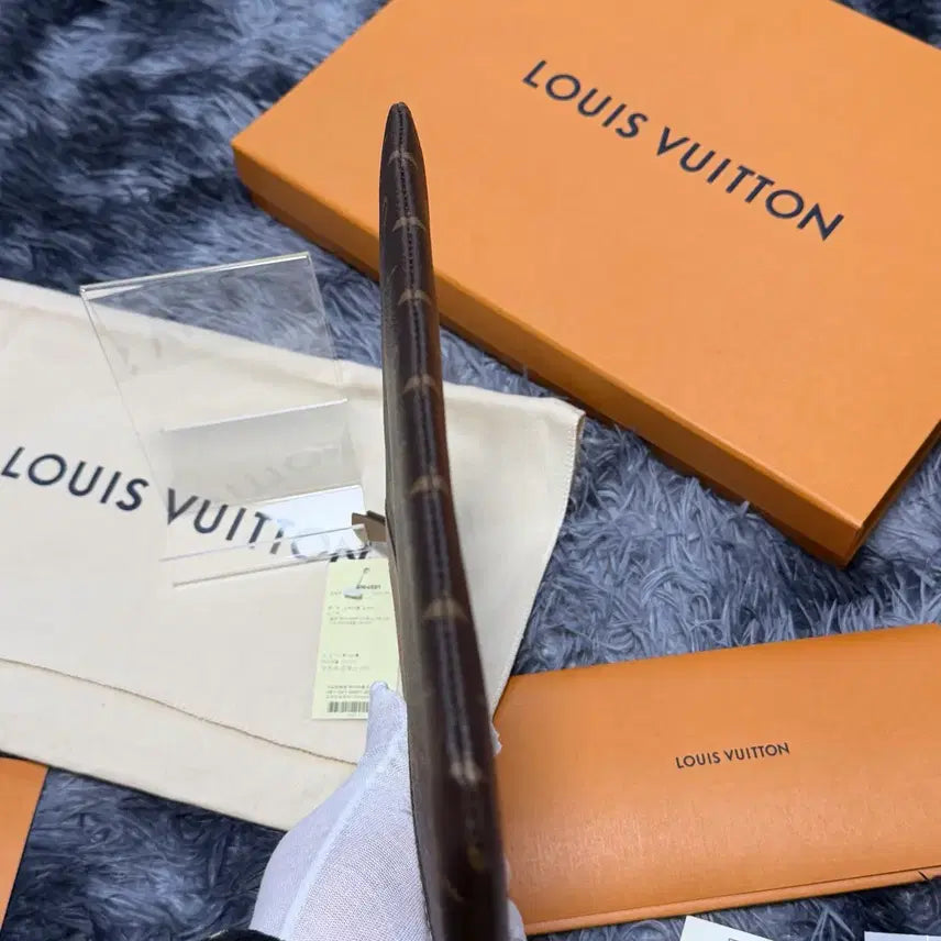 [BUNJANG] Louis Vuitton Daily Pouch Monogram Canvas Sesame / [새상품급] 루이비통 모노그램 데일리 파우치 캔버스 세서미 풀구성