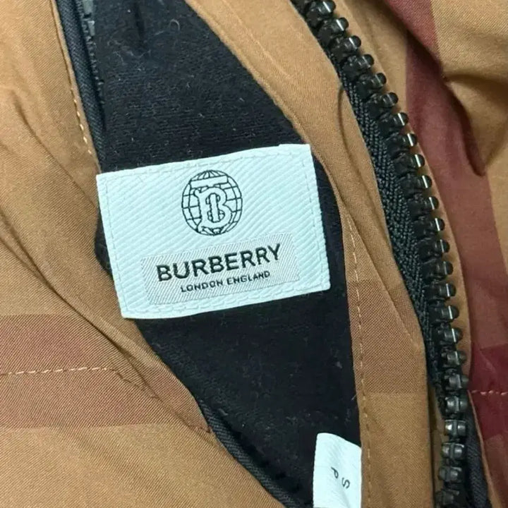 [BUNJANG] Burberry Check Reversible Hooded Padded Jacket / S) 버버리 체크 리버시블 후드 패딩