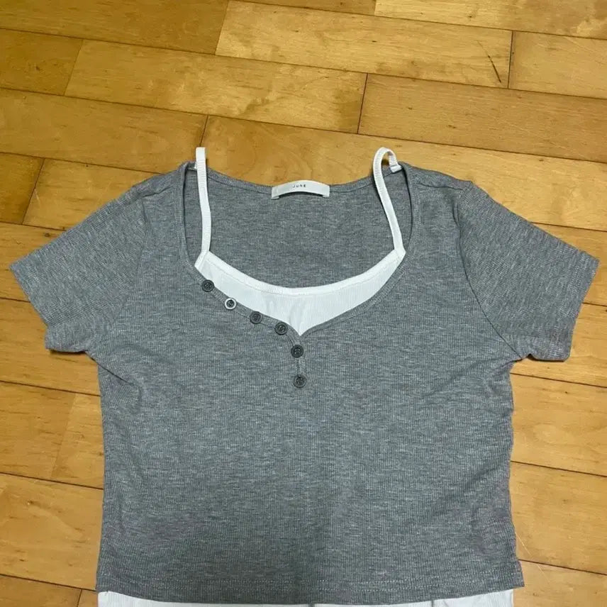 [BUNJANG] JUNE Gray Layered Short Sleeve T-shirt / JUNE 회색 반팔 티셔츠 레이어드