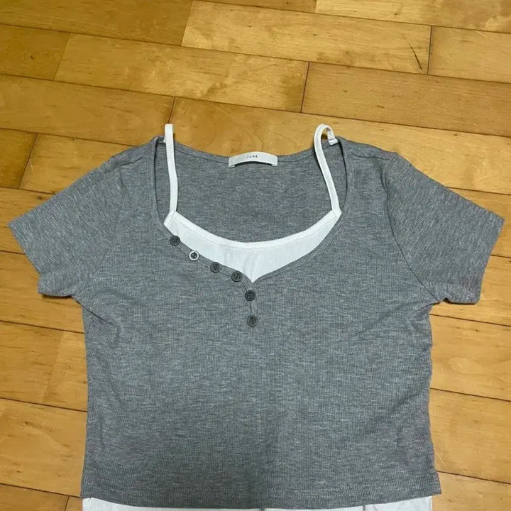 [BUNJANG] JUNE Gray Layered Short Sleeve T-shirt / JUNE 회색 반팔 티셔츠 레이어드