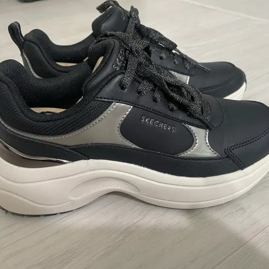 [BUNJANG] Skechers USA Hazel2 Black - 240 Size / (240) 스케쳐스 USA 헤이즐2 블랙