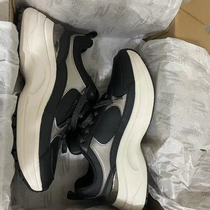 [BUNJANG] Skechers USA Hazel2 Black - 240 Size / (240) 스케쳐스 USA 헤이즐2 블랙