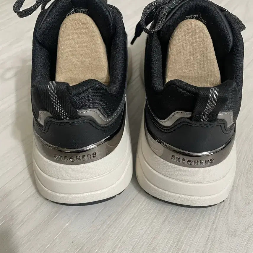 [BUNJANG] Skechers USA Hazel2 Black - 240 Size / (240) 스케쳐스 USA 헤이즐2 블랙