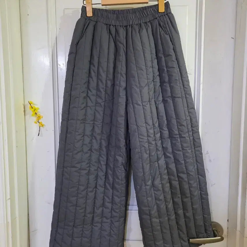[BUNJANG] Winter Early Spring Wide Quilted Pants / 겨울  초봄  와이드  누빔패딩 통바지   새상품   77까지