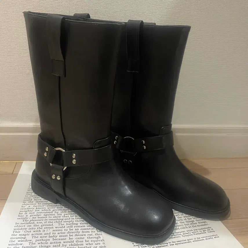 [BUNJANG] Laroom Black Ring Buckle Biker Boots / 새상품)라룸 블랙 링 버클 바이커 부츠