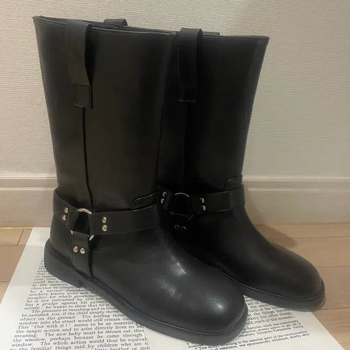 [BUNJANG] Laroom Black Ring Buckle Biker Boots / 새상품)라룸 블랙 링 버클 바이커 부츠