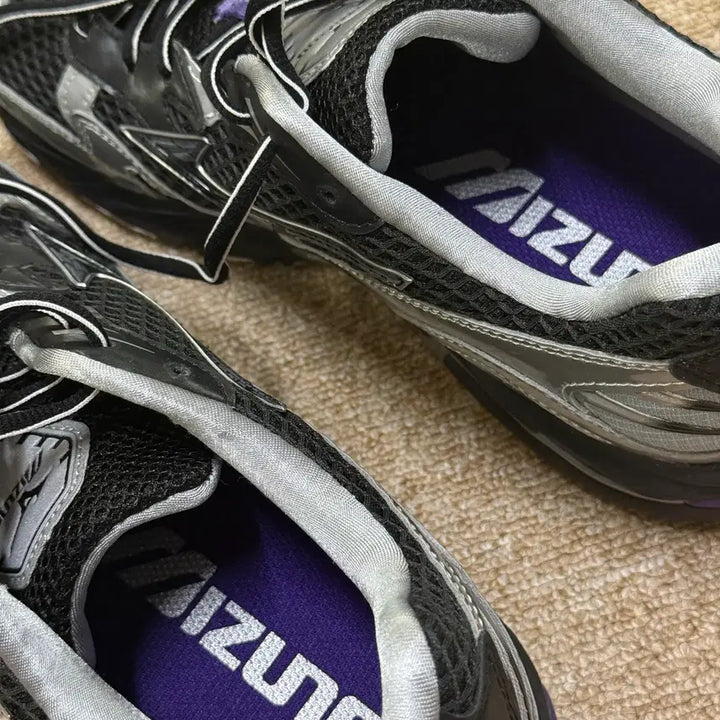 [BUNJANG] Mizuno Running Sneakers Black Color US 10 / 미즈노 Mizuno 러닝화 스니커즈 검은 컬러 판매 280 US 10