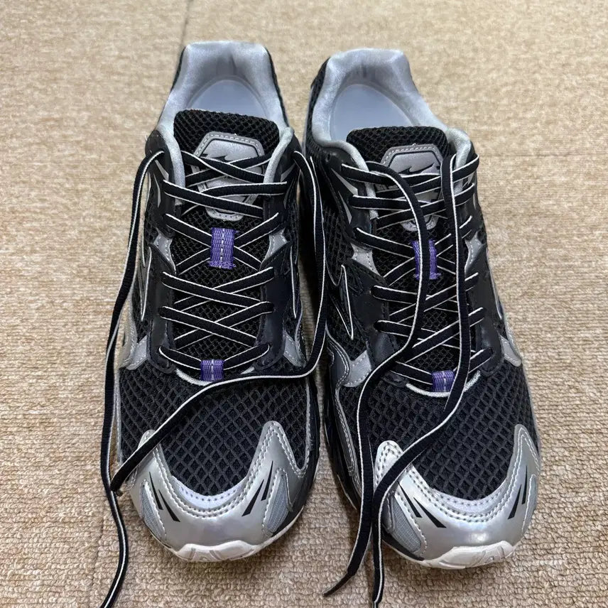 [BUNJANG] Mizuno Running Sneakers Black Color US 10 / 미즈노 Mizuno 러닝화 스니커즈 검은 컬러 판매 280 US 10