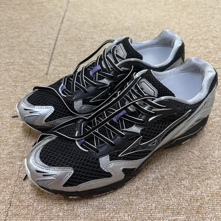 [BUNJANG] Mizuno Running Sneakers Black Color US 10 / 미즈노 Mizuno 러닝화 스니커즈 검은 컬러 판매 280 US 10