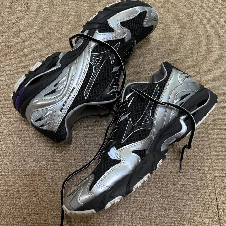 [BUNJANG] Mizuno Running Sneakers Black Color US 10 / 미즈노 Mizuno 러닝화 스니커즈 검은 컬러 판매 280 US 10