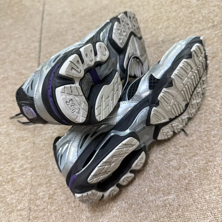 [BUNJANG] Mizuno Running Sneakers Black Color US 10 / 미즈노 Mizuno 러닝화 스니커즈 검은 컬러 판매 280 US 10