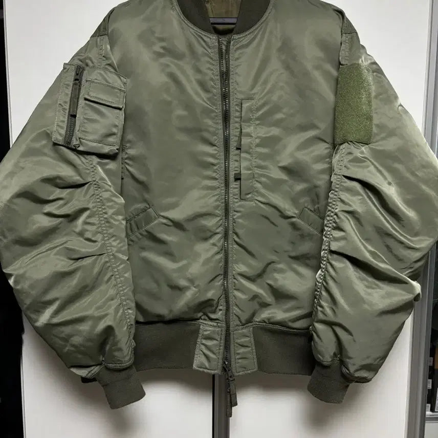 [BUNJANG] Daiwa Pier39 Tech Reversible MA-1 Sage Green Jacket / 다이와피어39 테크 리버서블 MA-1 세이지 그린 L