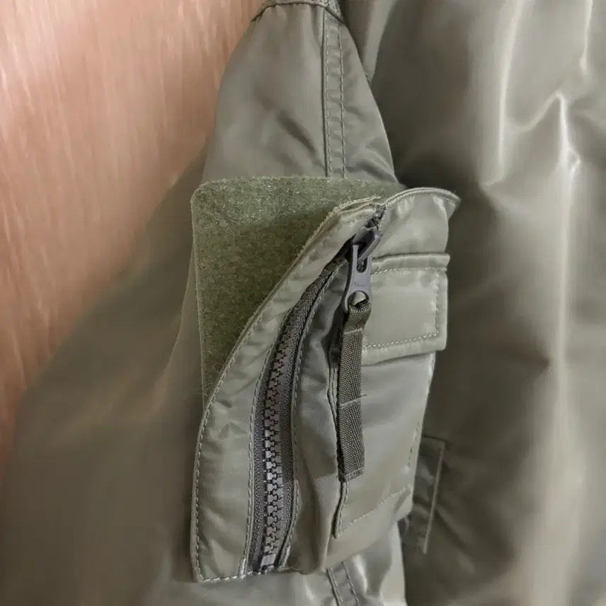 [BUNJANG] Daiwa Pier39 Tech Reversible MA-1 Sage Green Jacket / 다이와피어39 테크 리버서블 MA-1 세이지 그린 L