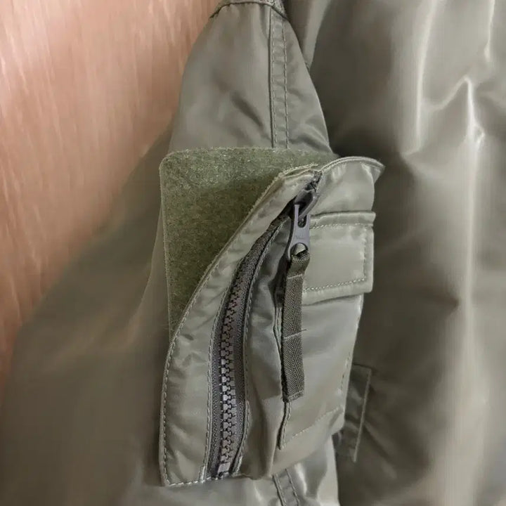 [BUNJANG] Daiwa Pier39 Tech Reversible MA-1 Sage Green Jacket / 다이와피어39 테크 리버서블 MA-1 세이지 그린 L