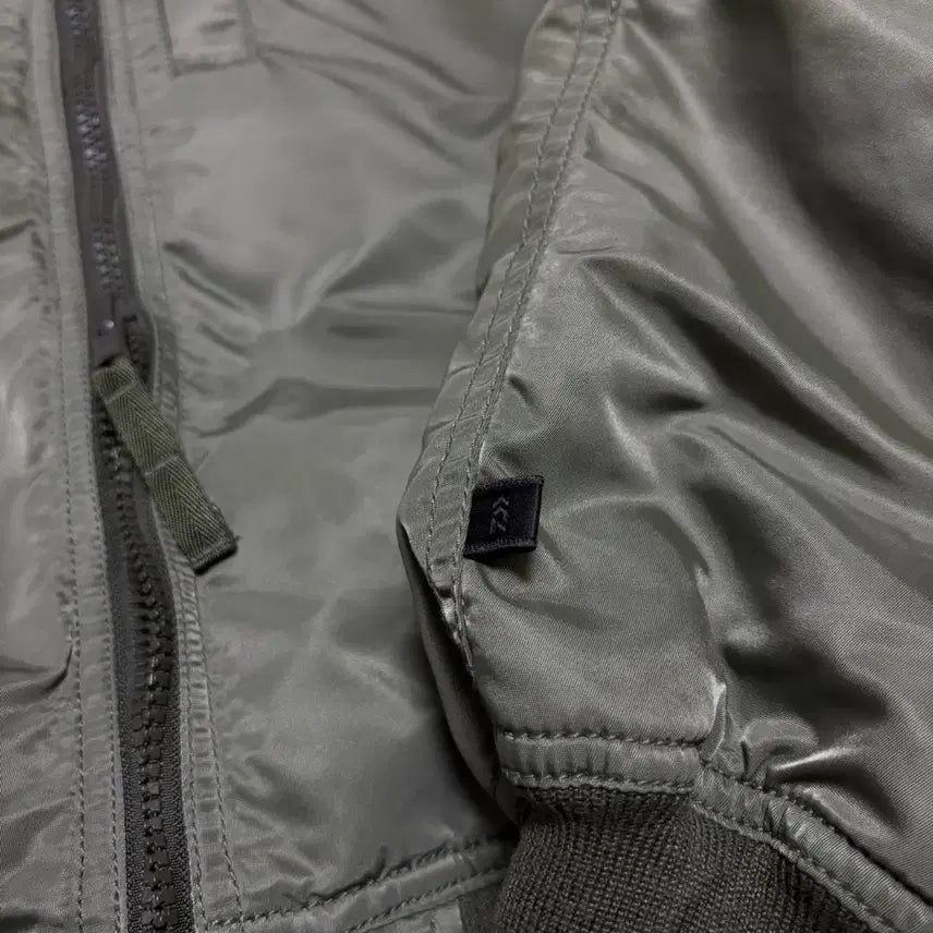 [BUNJANG] Daiwa Pier39 Tech Reversible MA-1 Sage Green Jacket / 다이와피어39 테크 리버서블 MA-1 세이지 그린 L