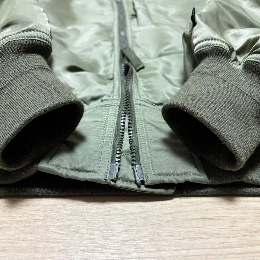 [BUNJANG] Daiwa Pier39 Tech Reversible MA-1 Sage Green Jacket / 다이와피어39 테크 리버서블 MA-1 세이지 그린 L