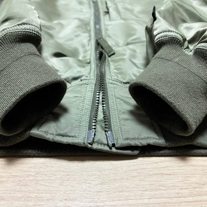 [BUNJANG] Daiwa Pier39 Tech Reversible MA-1 Sage Green Jacket / 다이와피어39 테크 리버서블 MA-1 세이지 그린 L