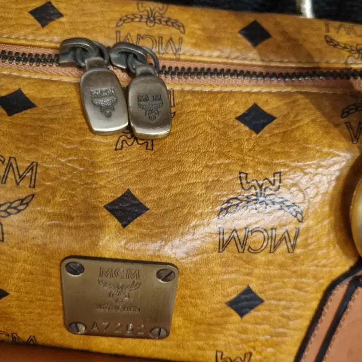 [BUNJANG] MCM Leather Dot Bag / 엠씨엠