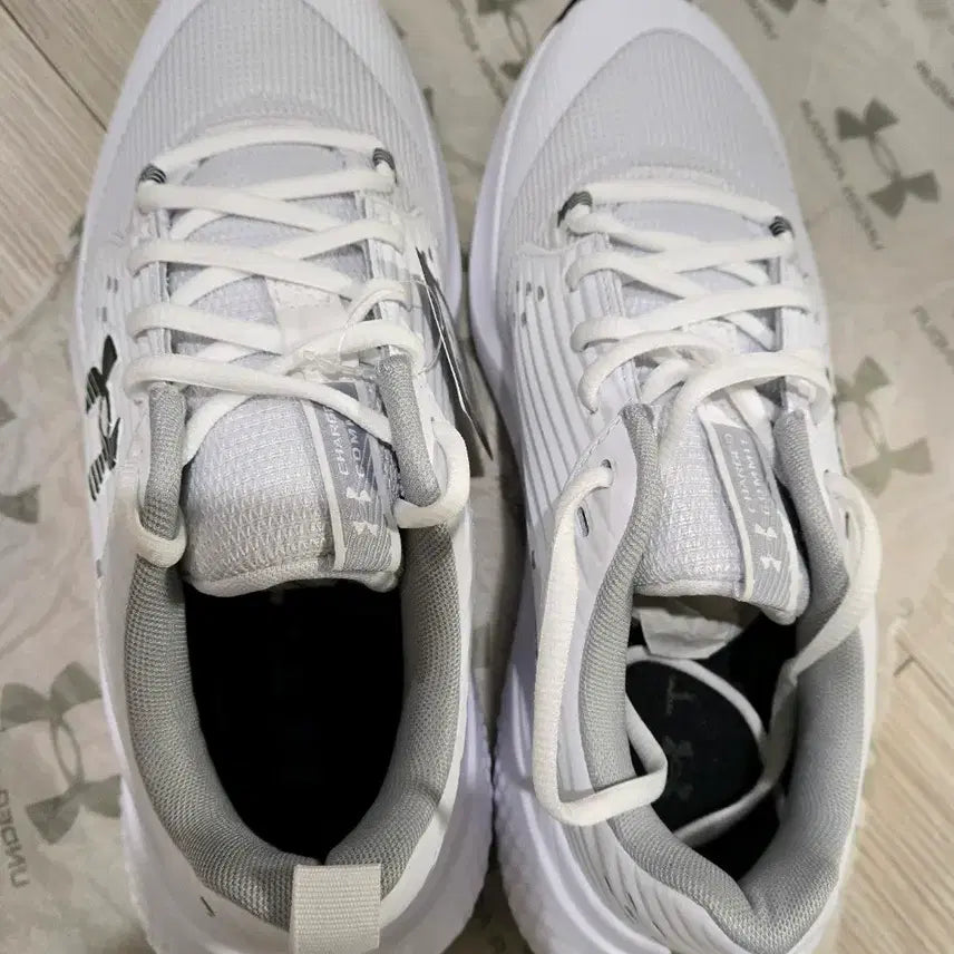 [BUNJANG] Under Armour Charged Commit 4 Training Shoes White 265 / 언더아머 차지드 커밋4 트레이닝화 헬스화 265 새제품