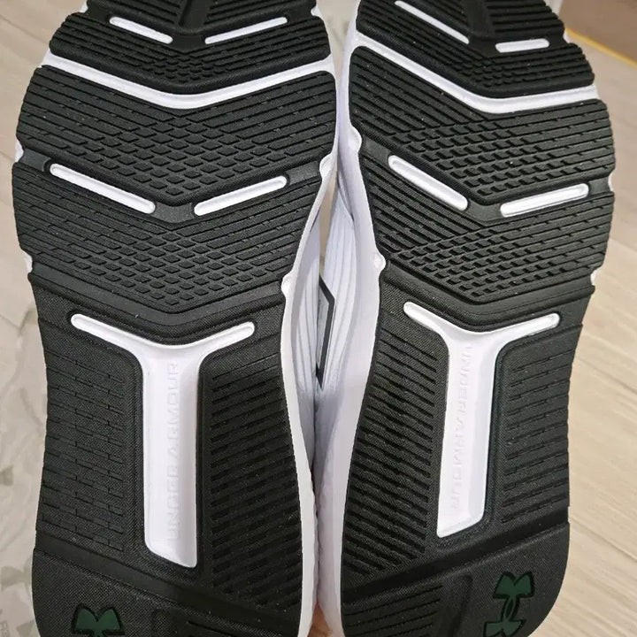 [BUNJANG] Under Armour Charged Commit 4 Training Shoes White 265 / 언더아머 차지드 커밋4 트레이닝화 헬스화 265 새제품