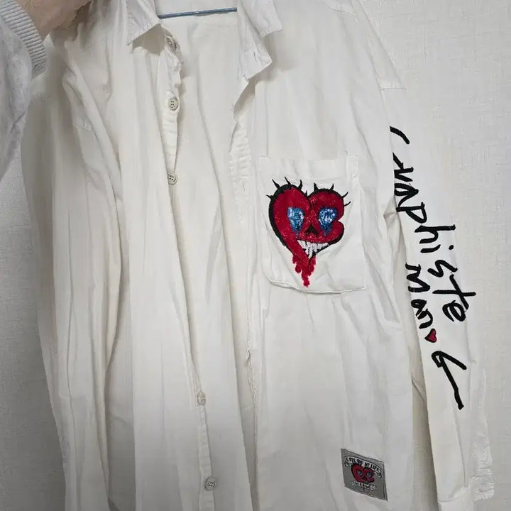 [BUNJANG] IMARGC White Shirt with Heart Printing (Size 105-110) / IMARGC 화이트 셔츠 하트 프린팅 105-110