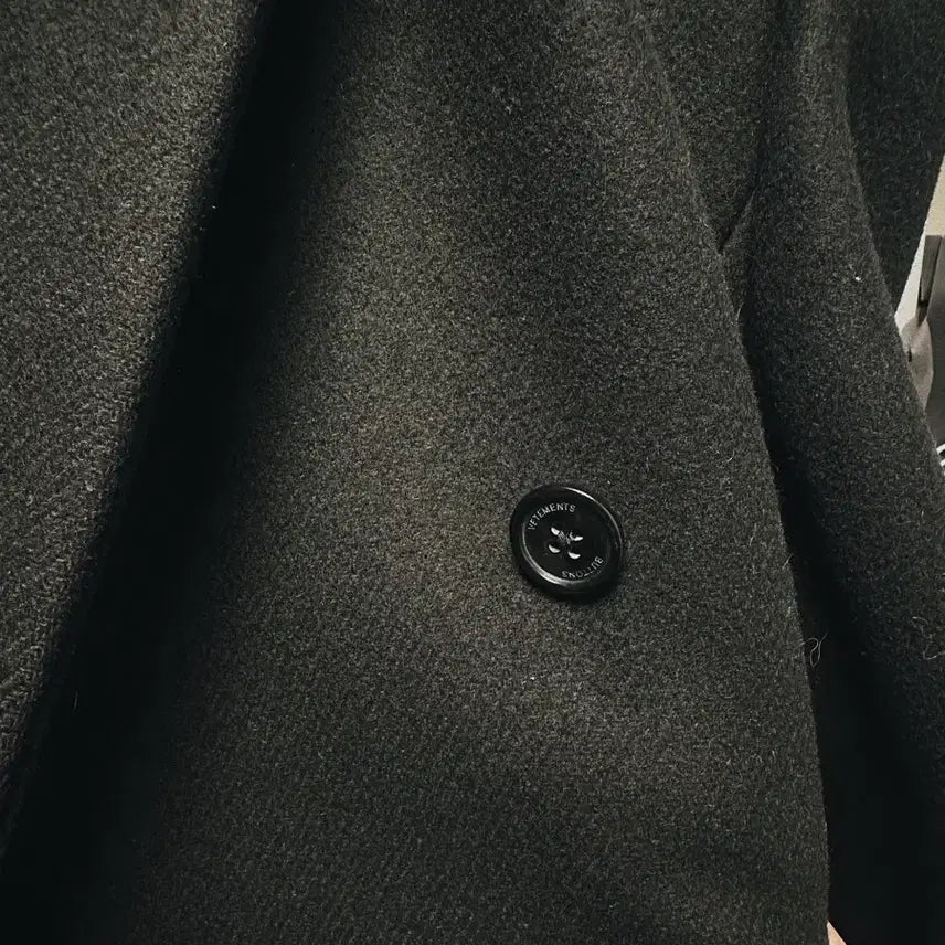 [BUNJANG] VETEMENTS Demna Wool Coat / 베트멍 넥로고 울 코트 뎀나 명작