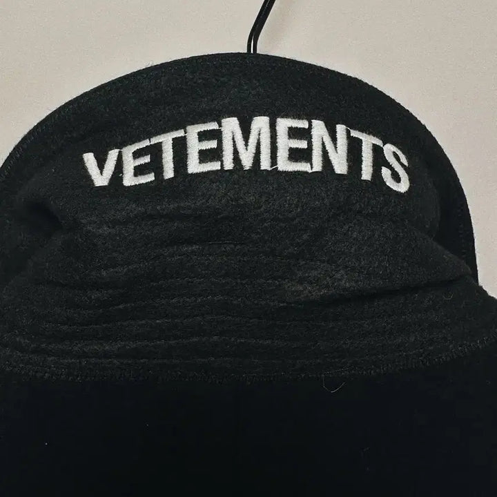 [BUNJANG] VETEMENTS Demna Wool Coat / 베트멍 넥로고 울 코트 뎀나 명작