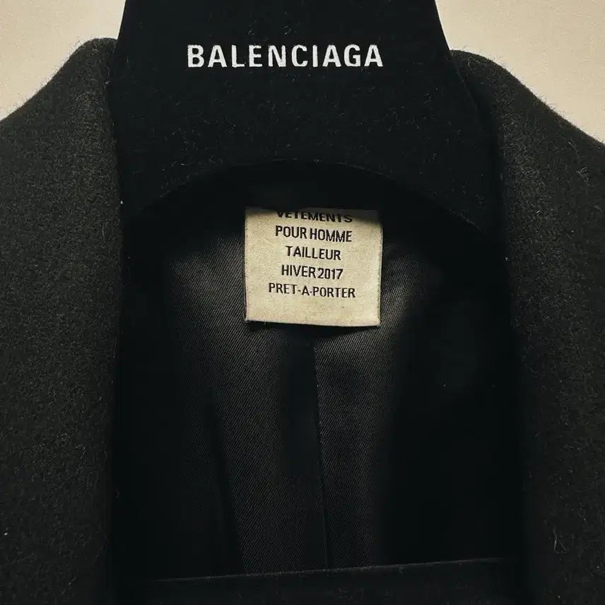 [BUNJANG] VETEMENTS Demna Wool Coat / 베트멍 넥로고 울 코트 뎀나 명작