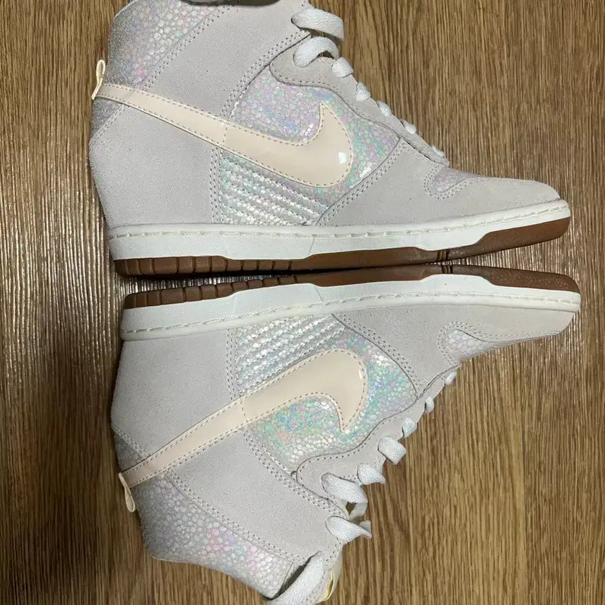 [BUNJANG] Nike Women's Dunk Sky High Premium Sneakers / 나이키 우먼스 덩크 스카이 하이 프리미엄 230