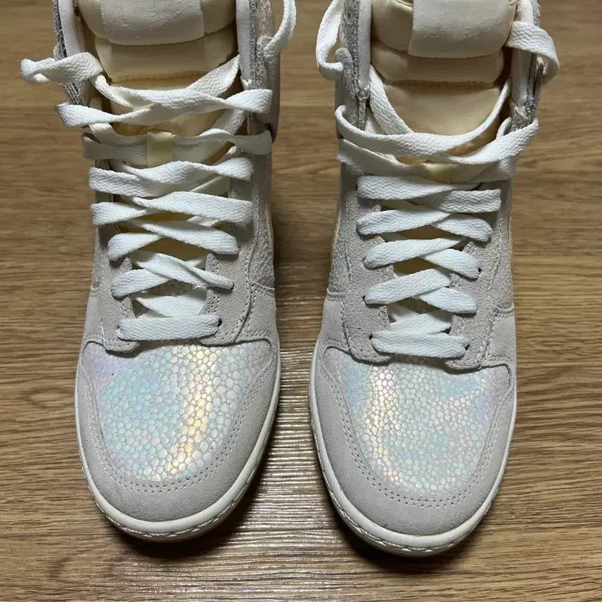 [BUNJANG] Nike Women's Dunk Sky High Premium Sneakers / 나이키 우먼스 덩크 스카이 하이 프리미엄 230